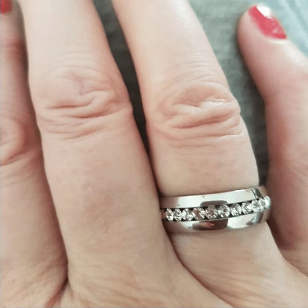 New Unisex Beautiful Titanium Steel Couple Rings - Picture 5 of 6